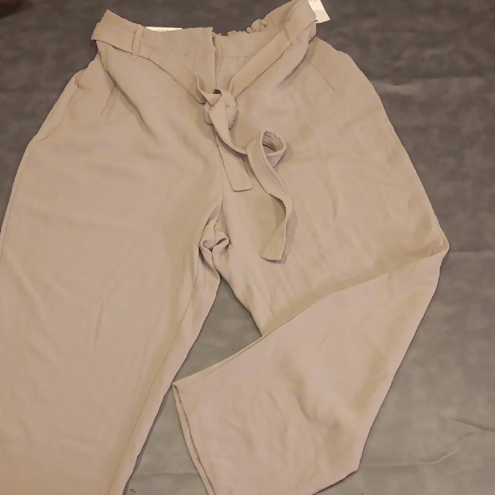 NWT. Ophelia Roe Chic Women's Tie-Waist Ankle Crop Trousers